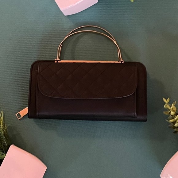 Unbranded Handbags - Women's Leather Quilted Wristlet Clutch Bag